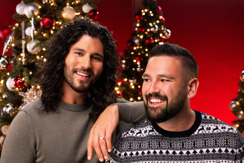 Dan + Shay Erst "Pick Out A Christmas Tree", dann "Holiday Party